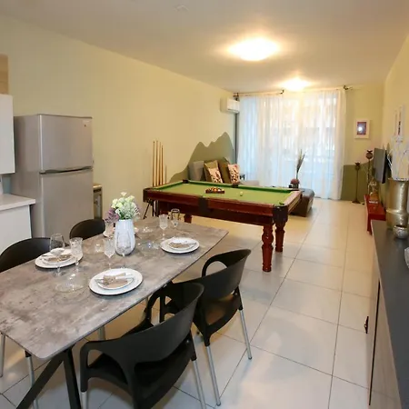 930m To Beach-2 Bedroom+veranda-perfect Located Appartamento *